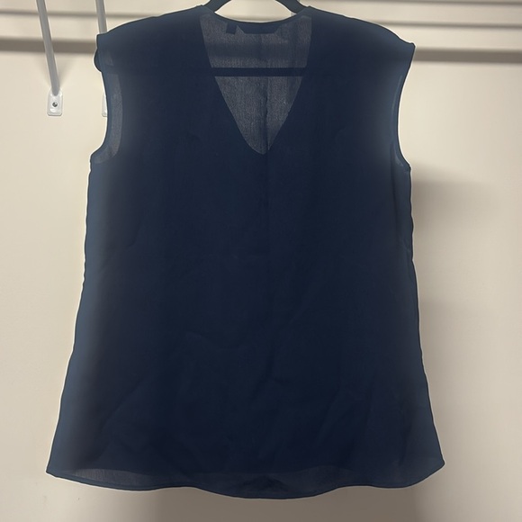 Uniqlo Navy Sleeveless v-neck blouse - Picture 3 of 3